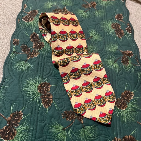 Holiday ornament print soft gold 100% silk tie Croft & barrow gently used - Picture 4 of 4